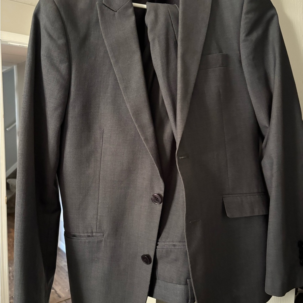 Classic Men's Gray suit